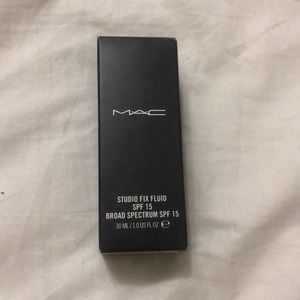 MAC Studio Fix Fluid NC35